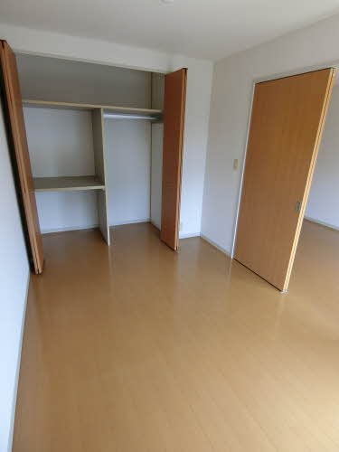 ブライトン麦野A棟 ベッドルーム