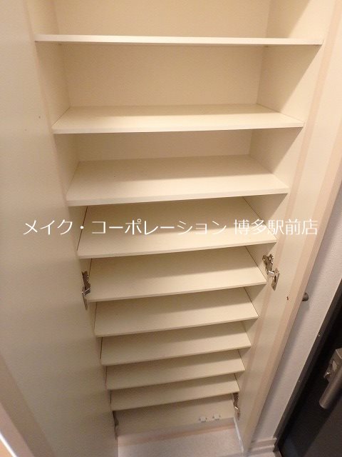同物件、別部屋の写真です。 BJハウス博多 玄関