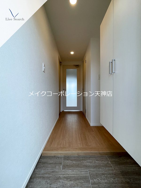 クロス天神南 玄関