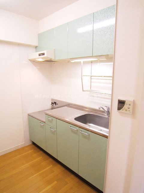 写真は同型タイプ メルベージュ中央 キッチン