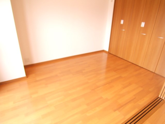 写真は同型タイプ カラコレスⅢ ベッドルーム