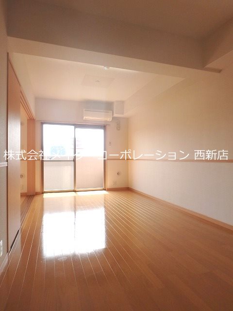 サムティ七隈レイクサイド リビング