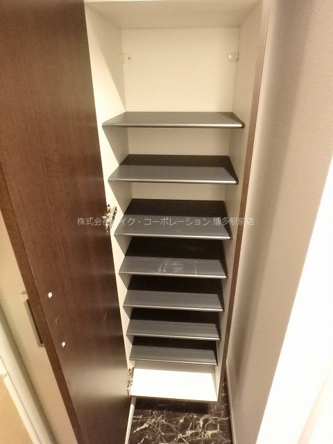 プレディアスタイル博多（旧ヴァンヴェール博多） 玄関