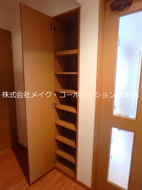 ラフィーネ西新 玄関