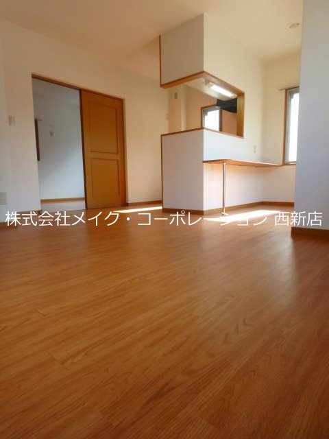 ラフィーネ西新 リビング