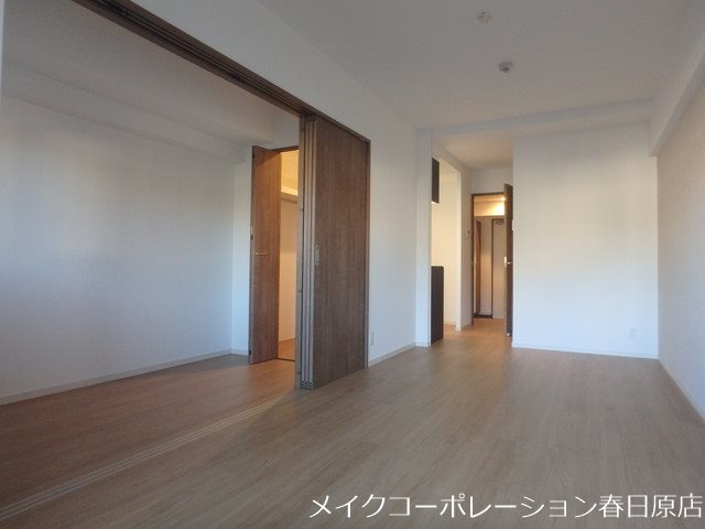 写真は同型タイプ ルミエール大橋駅南 リビング