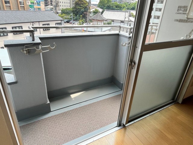 ロイヤルハイツ春日 ベランダ
