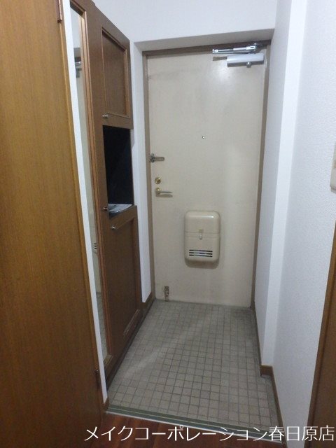 ファミール春日2 玄関