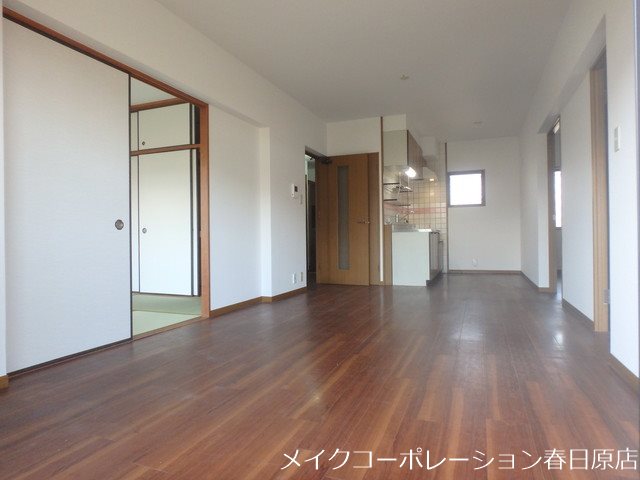 ファミール春日2 リビング