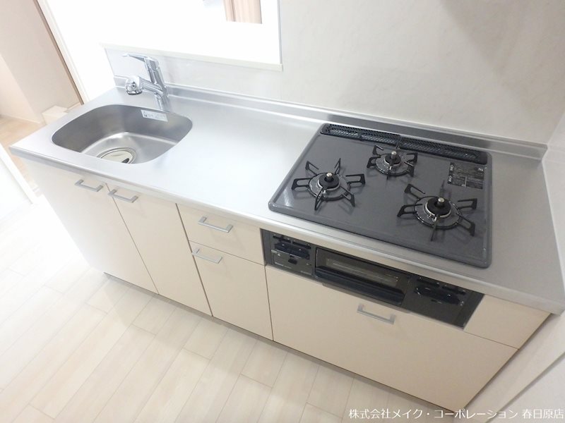 写真は同型タイプ メゾンドソレイユ キッチン