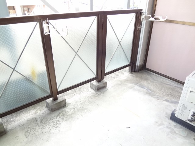 写真は同型タイプ 真和ビル ベランダ