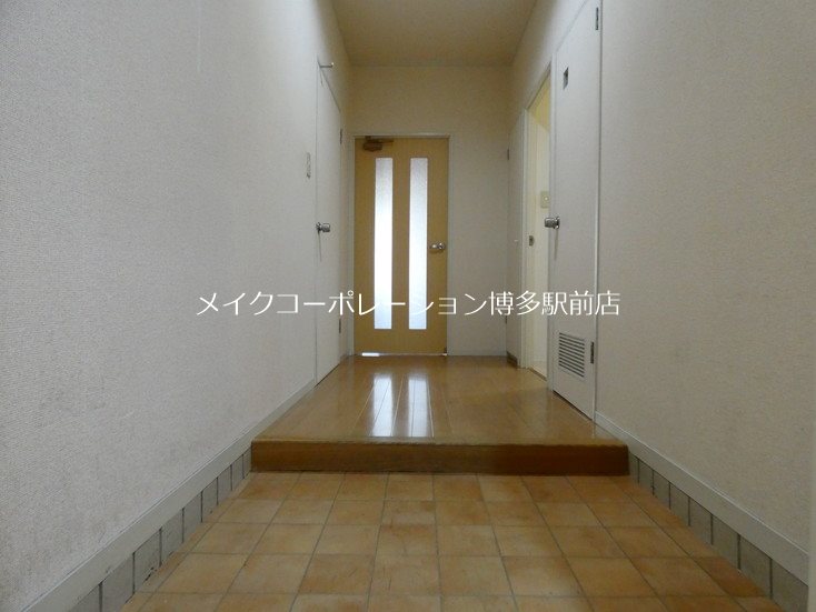 三基ビル 玄関