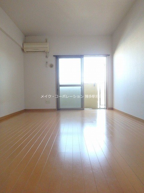 ピュアドームサンミッシェル博多 リビング