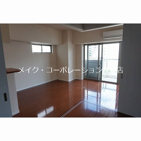 リビング ラクレイス西新 リビング