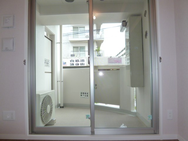 写真は同型タイプ シャルマン愛知 ベランダ