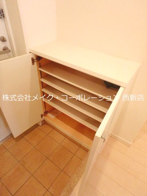 レジディア西新【Eタイプ】 玄関