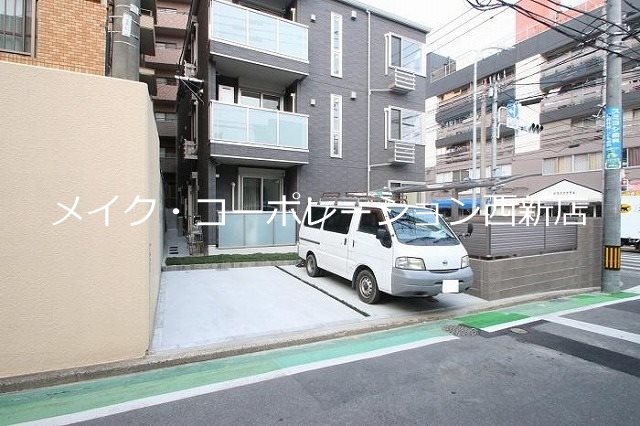 コンフォール西新 駐車場