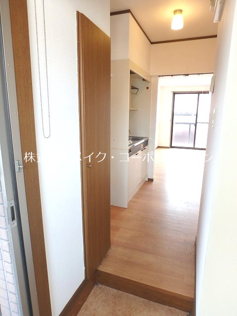 サーチュイン原 玄関