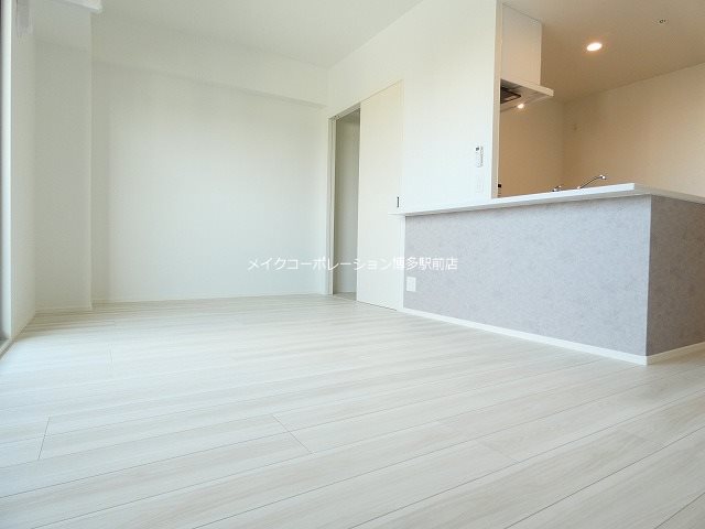 エンクレスト博多駅南FIT リビング