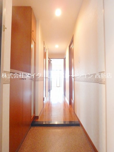 アヴァンセーヌ西新 玄関