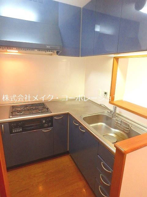 アヴァンセーヌ西新 キッチン