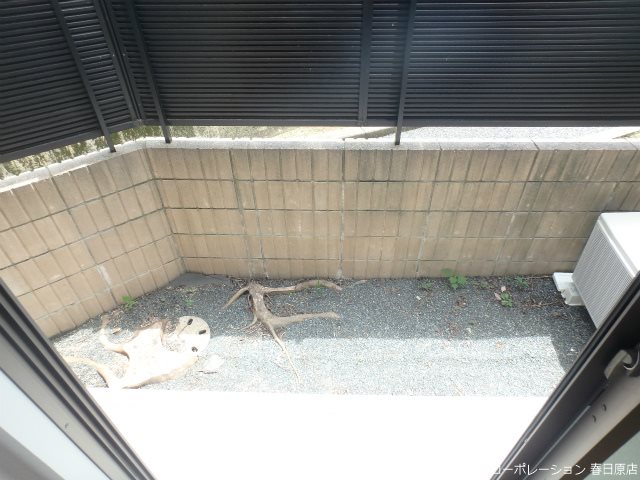写真は同型タイプ ルシェルブルー大城C棟 ベランダ