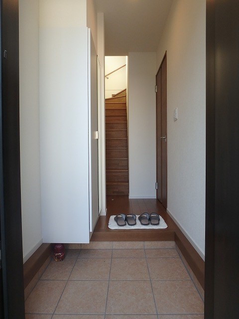 春日原南町4丁目戸建 玄関