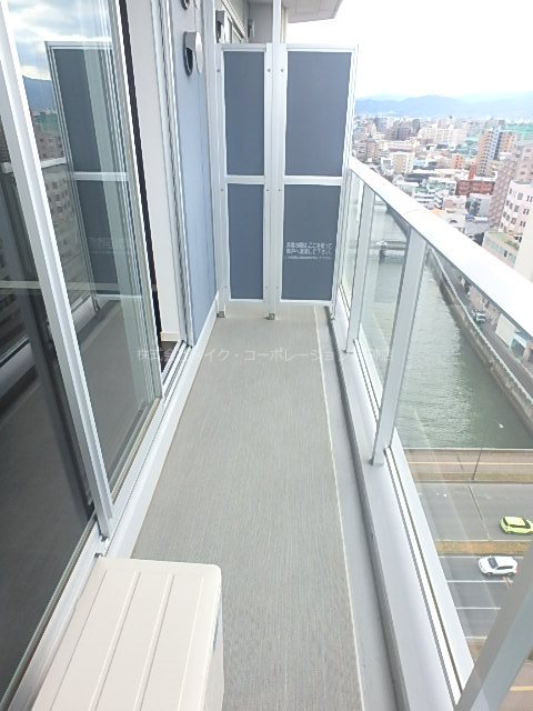 ラクレイス西新レジデンシャルタワー ベランダ