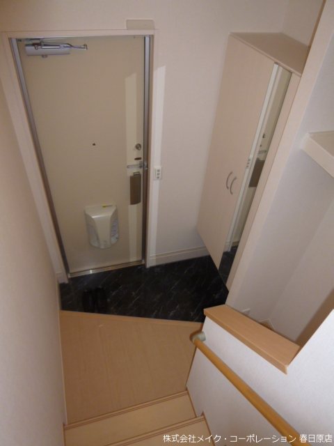 写真は同型タイプ リヴェール花畑Ⅱ 玄関