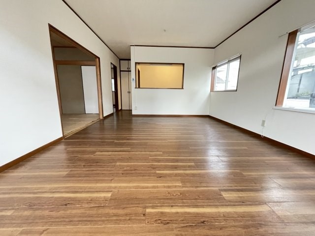 春日2丁目戸建 リビング