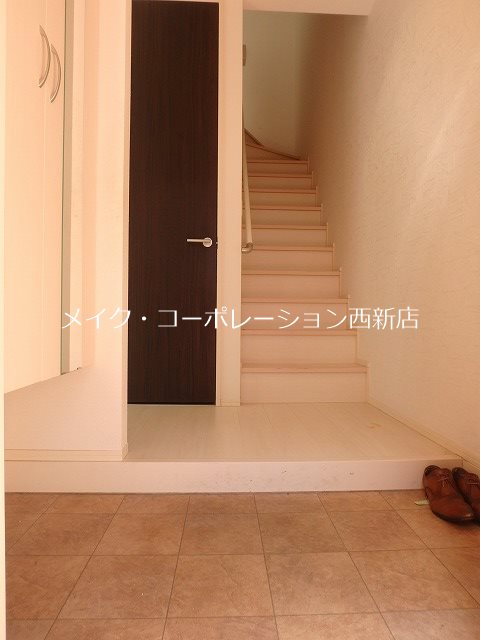 D-room小田部 参番館 玄関