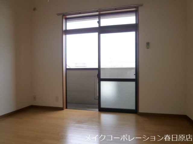 写真は同型タイプ ジュネス10 リビング