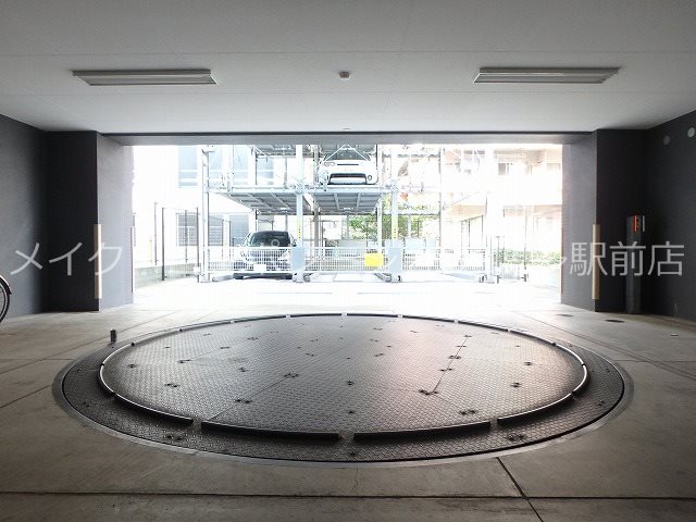 プレジールTJ 駐車場