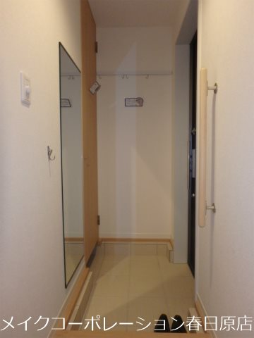 写真は同型タイプ メゾンボヌール大利 玄関
