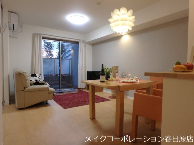 写真は同型タイプ メゾンボヌール大利 リビング