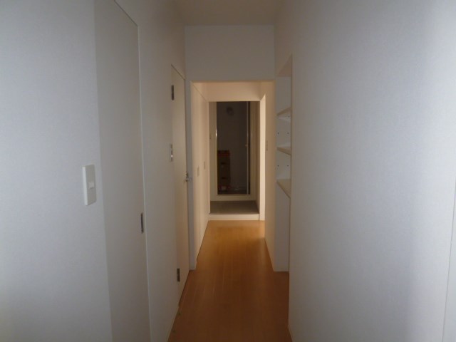 写真は同型タイプ 光第1ビル 玄関