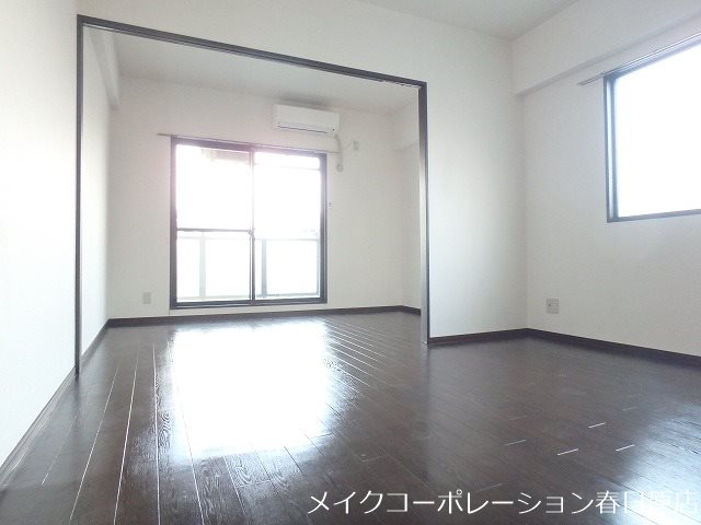 写真は同型タイプ ホルトハイム春日 リビング