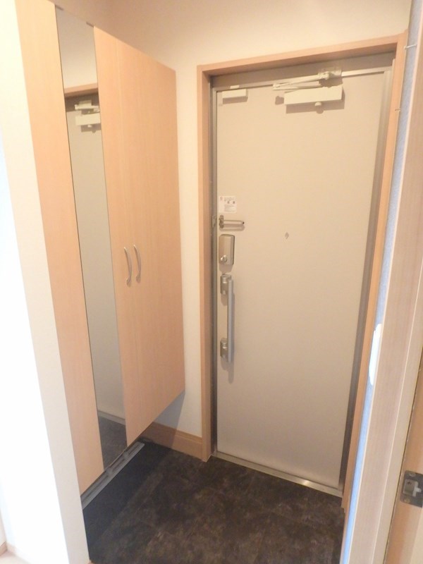 写真は同型タイプ ブラン春日 玄関