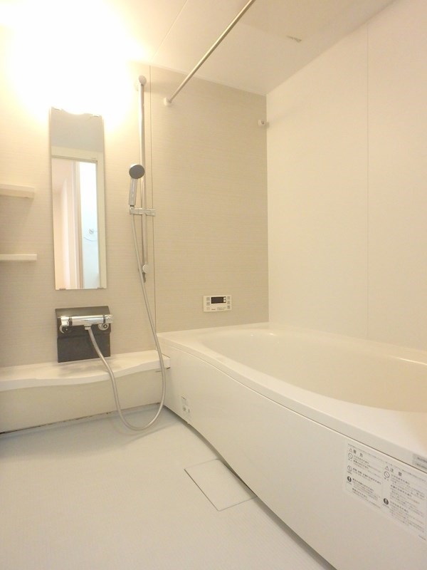 写真は同型タイプ ブラン春日 風呂画像