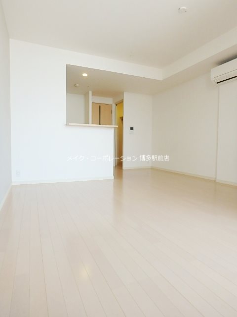 リビング ラクレイス西新レジデンシャルタワー リビング