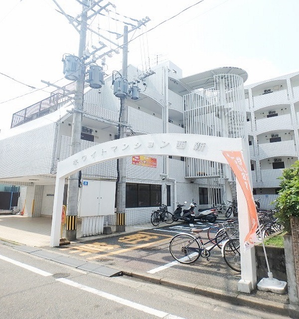 ホワイトマンション西新 外観