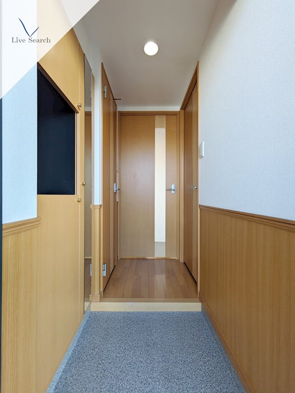 写真は同型タイプ エルシエル 玄関