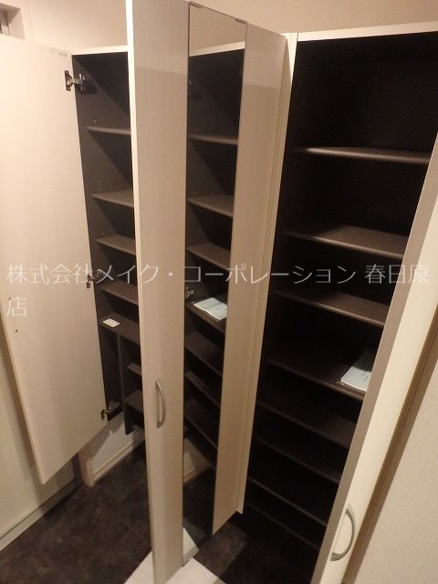 イストワール寺塚 玄関