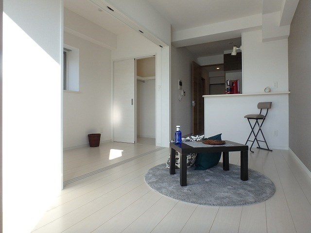 写真は同型タイプ LIFEFIELD二日市駅前 リビング