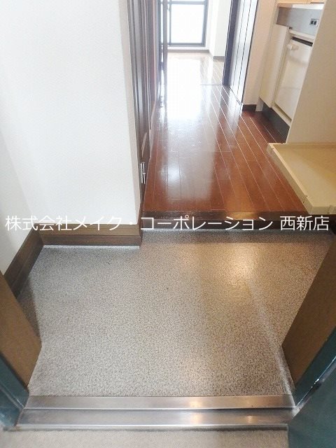 西新ヴィンテージ  玄関