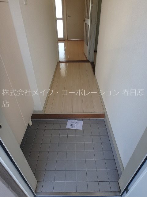写真は同型タイプ グリーンパーク春日 玄関