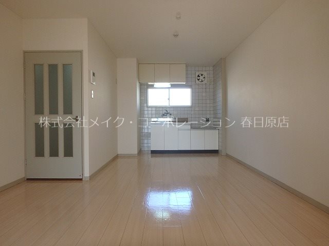 写真は同型タイプ グリーンパーク春日 リビング