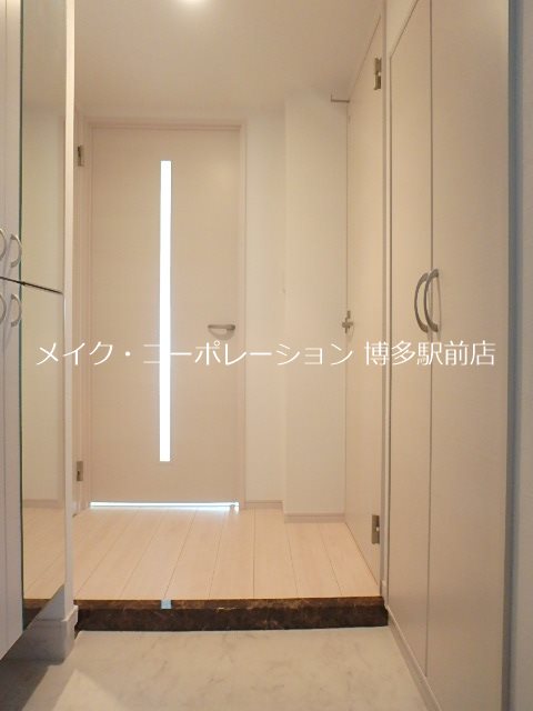マルコビル平尾 玄関