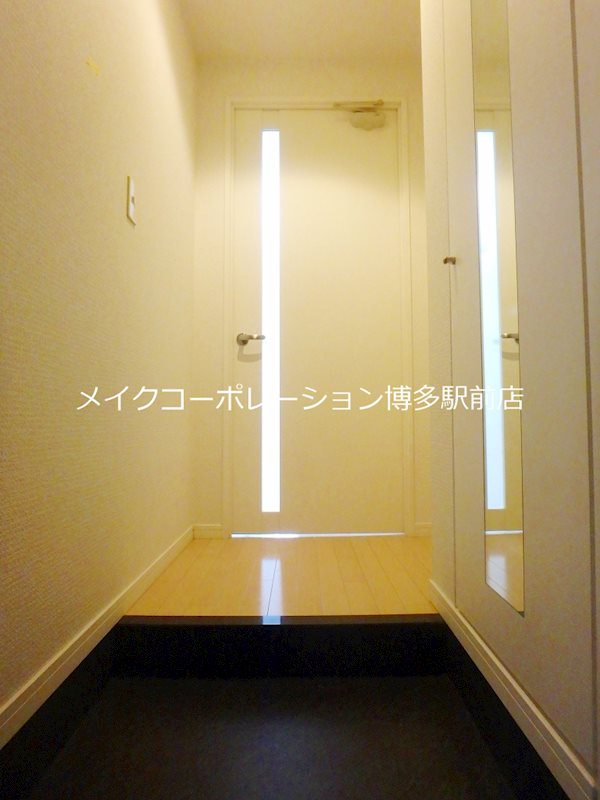 レジディア薬院大通 玄関