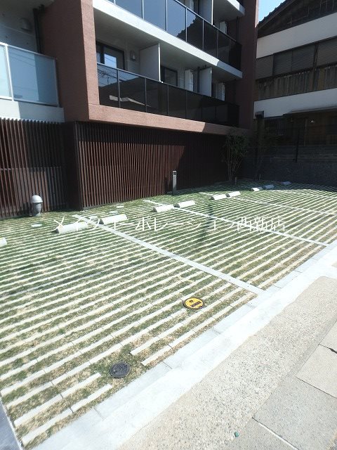 quador西新 駐車場
